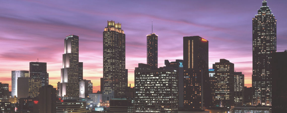 Vista panorâmica de uma cidade ao entardecer